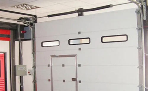 兰州新区工业提升门的安装方法