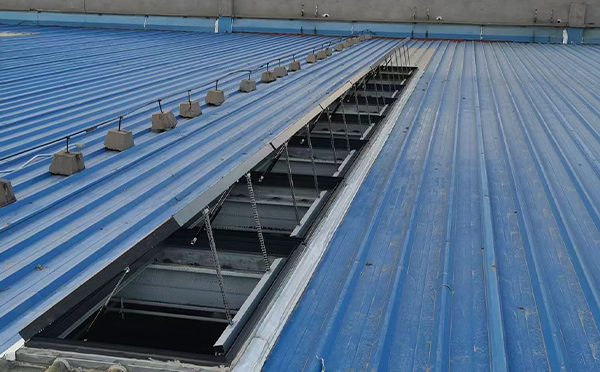 某城市大型商业综合体中庭兰州新区排烟窗工程