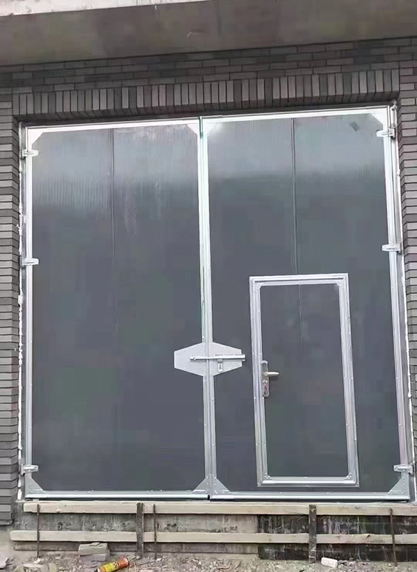 兰州新区工业平开门在大型设备制造车间的应用实例